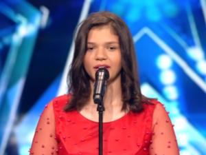 Egyptian contestant Sana Nabil, the granddaughter of Um Kulthum, lit the 'Arabs Got Talent' stage and deserved the Golden Buzzer from actor Ahmed Hilmi (Source: Arabs Got Talent - Youtube)