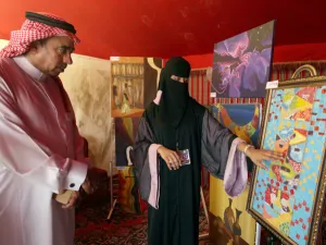 رجلا أبيض يبلغ طوله ستة أقدام هاجم الطالب السعودي