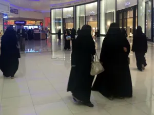 قدمت إلى الولايات المتحدة قبل أربع سنوات لتعلم اللغة الإنكليزية،