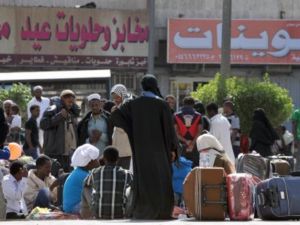 عمال اجانب ينتظرون الترحيل في الرياض /أ.ف.ب