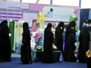 سعوديات في محل تجاري/ارشيف