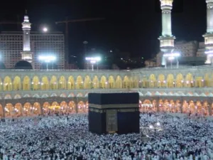 حجاج في الحرم المكي