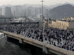 قضى ما لا يقل عن 239 إيرانيا خلال التدافع في مشعر منى صباح عيد الأضحى