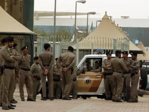 عناصر من الامن السعودي