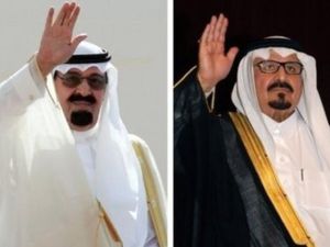 العاهل السعودي (يسار) وولي عهده