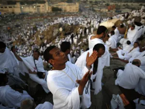 Demand surges for internet or network services that help pilgrims maintain contact with their relatives during their stay abroad. (AFP/Ahmad Gharabli)