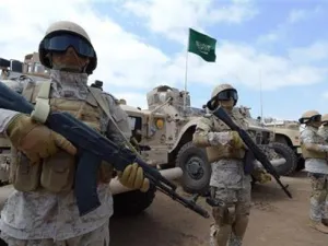 رافق الملك وزير الخارجية الجديد الفونسو دستيس ووزير التجهيز اينييغو دي لا سيرنا.

