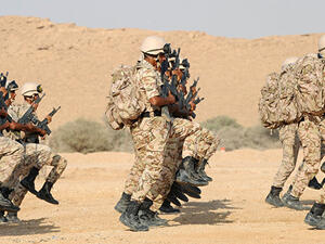 A picture taken June 26, 2011 shows Saudi special forces graduates showing their skills. (AFP/File)