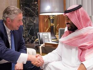 Saudi Crown Prince Mohammed bin Salman shaking hands with Klaus Kleinfeld. (AFP/ File)