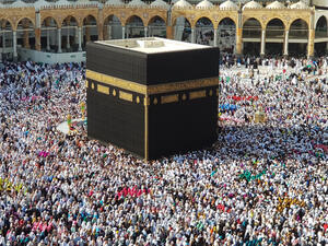 Saudi police detain Qatar pilgrim on 'terror charges' at end of Ramdan, (Shutterstock)