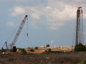 Cranes and other machinery are seen on the Israeli side of the border with Gaza Strip, on September 8, 2016 (AFP Photo/Menahem Kahana)