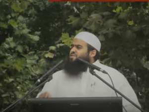 Mahamed speaks at an event in Australia (Youtube Screengrab/NahdaProd)