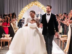 سيرينا وألكس... حفل زفاف راقي وفستان العروس من من دار "ألكسندر ماكوين"