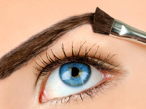 وصفات منزلية لنمو و كثافة الحواجب