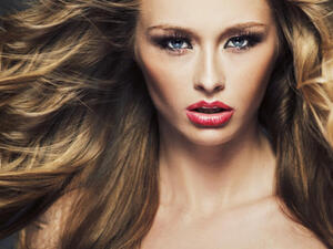 نصائح تجميليّة تساعدكِ في تحسين طلّتكِ وفقاً لشكل وجهكِ