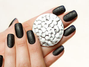 طلاء الأظافر المنطفئة