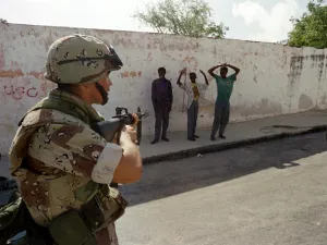 240 مقاتلا، أغلبهم تشاديون، محتجزون حاليا هم وأسرهم