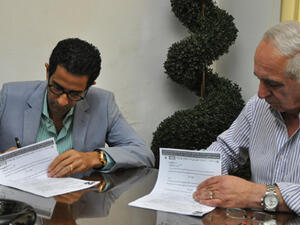 Ahly's executive manager Shereen Shams (R) while signing the AS Roma match contract on Wednesday (Photo: Ahly's official website)