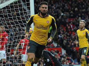 جيرو ينقذ آرسنال من الخسارة