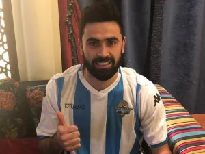 خربين بقميص بيراميدز