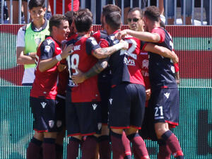 كالياري يحقق الفوز في الثواني الأخيرة