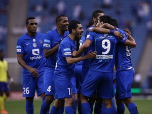 لاعبو الهلال يحتفلون بالهدف الثاني