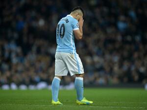 سيرخيو أغويرو هداف مانشستر سيتي يتحسر على ضياع إحدى الفرص