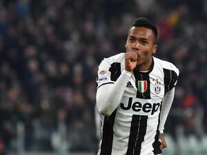 أليكس ساندرو يحتفل بهدفه