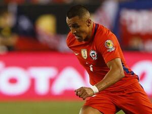 سانشيز سجل هدف تشيلي الأول