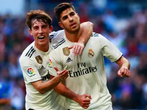 آسينسيو يسجل مرتين ويقود ريال مدريد لفوز سهل