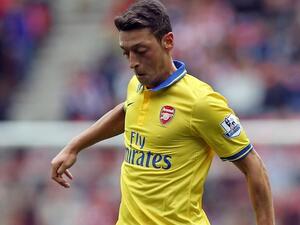 Ozil still 'central' to Wenger's plans for Arsenal future despite 'mental struggles'