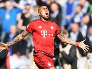 فيدال يحتفل بهدفه