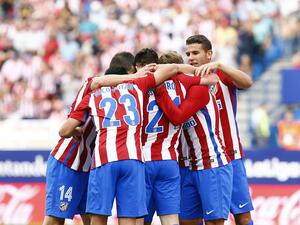 لاعبو أتلتيكو يحتفلون بالهدف