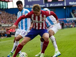 أتلتيكو ينتزع الصدارة مؤقتاً من برشلونة