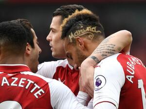 أوباميانغ (يمين) يقود آرسنال للفوز