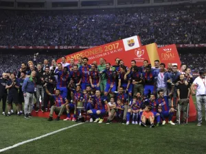 لاعبو برشلونة يحتفلون باللقب