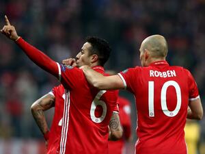 تياغو (يسار) يقود البافاري لفوز ضخم