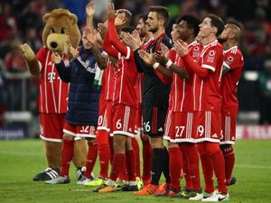 لاعبو بايرن يحييون جماهير ملعب آليانز آرينا بعد الفوز المهم على لايبتزيغ