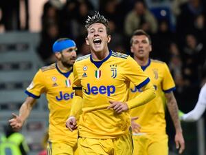 بيرنارديسكي يحتفل بهدفه