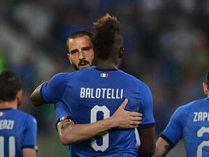 ليوناردو بونوتشي قائد إيطاليا يهنىء بالوتيلي بهدفه