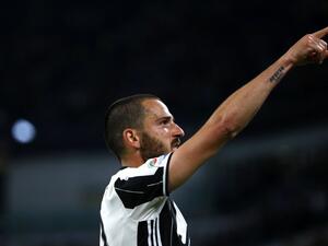 بونوتشي يحتفل بهدفه