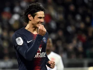 كافاني يحتفل بهدفه