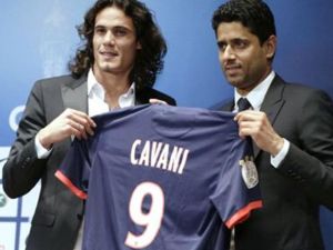 صورة أرشيفية لناصر الخليفي (يمين) رفقة إيدينسون كافاني