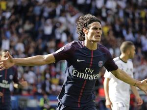 كافاني يحتفل بهدفه