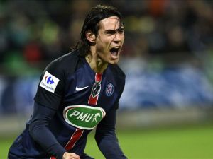 كافاني يحتفل بهدفه