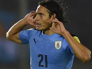 كافاني يقود أوروغواي للفوز