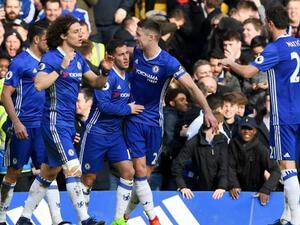 هازارد (وسط) يقود تشلسي لفوز مهم ومقنع