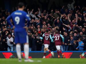 تشيتشاريتو يصعق تشيلسي