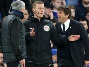 جانب من المشادة الكلامية بين كونتي (يمين) ومورينيو