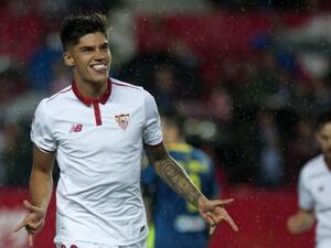 كوريا يحتفل بهدفه